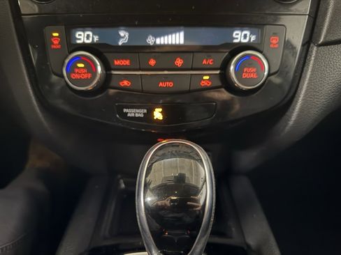 Used 2019 Nissan Rogue SV image 14