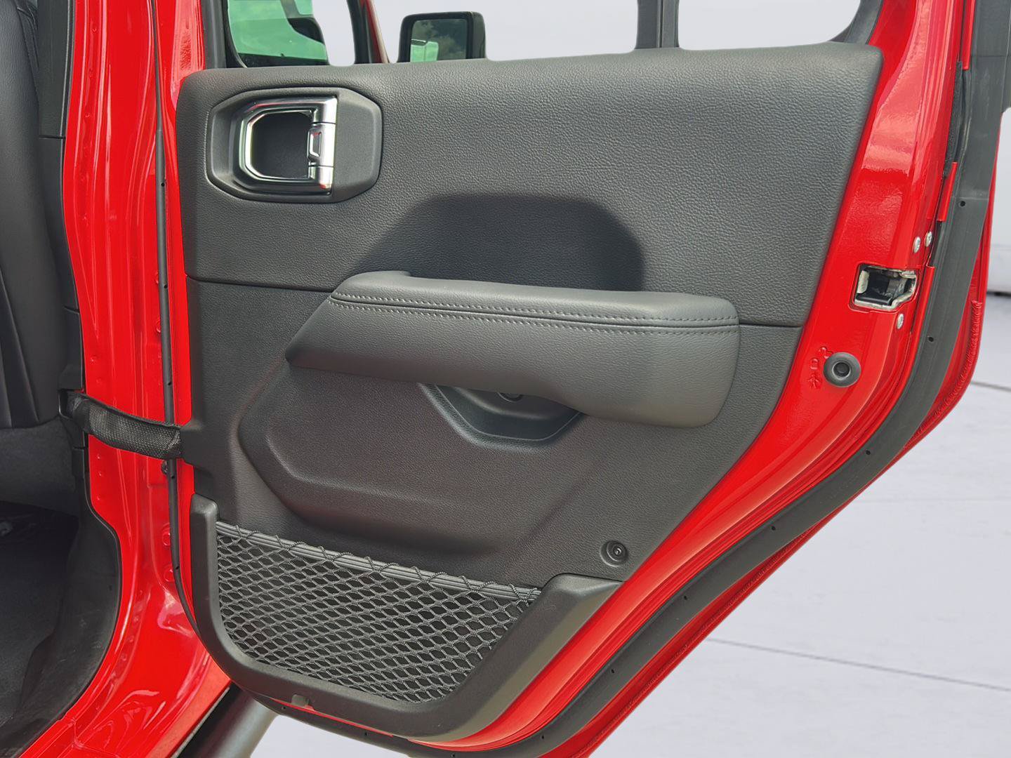 Used 2023 Jeep Wrangler Unlimited Sahara AWD/4WD image 23