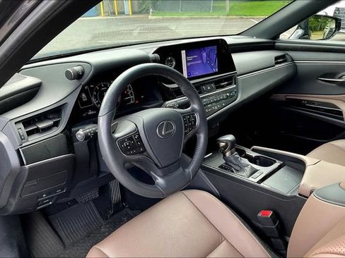 Used 2024 Lexus ES 350 w/ Premium Package FWD image 3