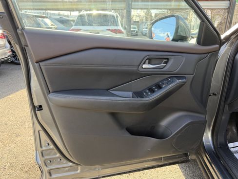 Used 2022 Nissan Rogue SV w/ SV Premium Package image 26