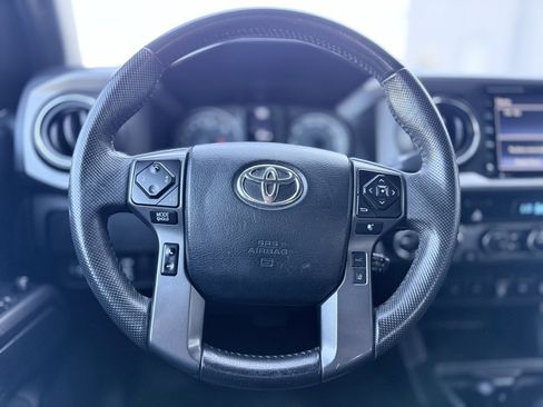 Used 2022 Toyota Tacoma TRD Off-Road image 13