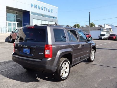 Used 2014 Jeep Patriot Latitude w/ Sun/Sound Group AWD/4WD image 9
