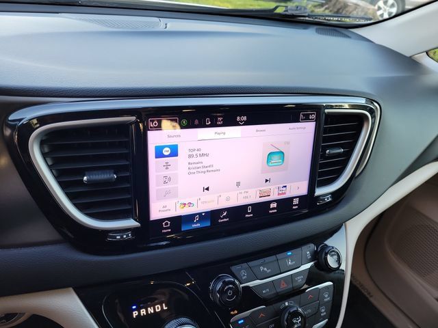 Used 2024 Chrysler Pacifica Touring-L FWD image 28