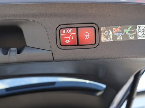 Used 2025 Mercedes-Benz GLE 350 4MATIC image 23