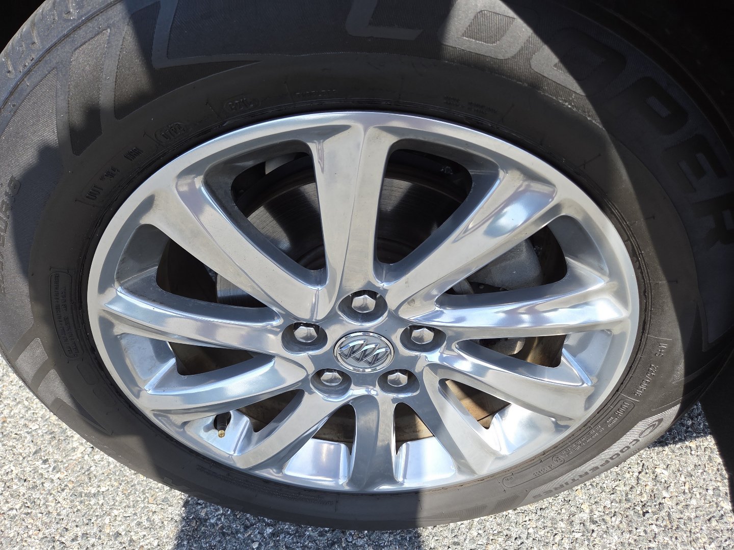 Used 2019 Buick Envision Essence FWD image 11