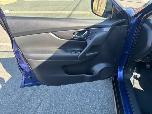 Used 2018 Nissan Rogue SV AWD/4WD image 19