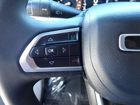 Used 2023 Jeep Compass Latitude w/ Sun and Sound Group AWD/4WD image 13