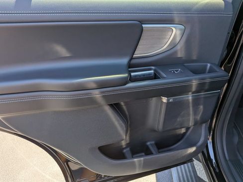 Used 2025 Ford Expedition Platinum AWD/4WD image 25