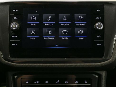 Certified 2023 Volkswagen Tiguan SE R-Line AWD/4WD image 30