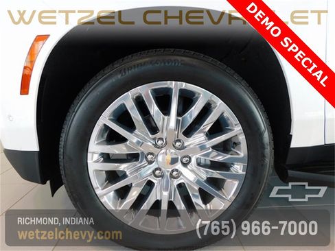 New 2025 Chevrolet Suburban Premier w/ Sun And Tow Package image 8