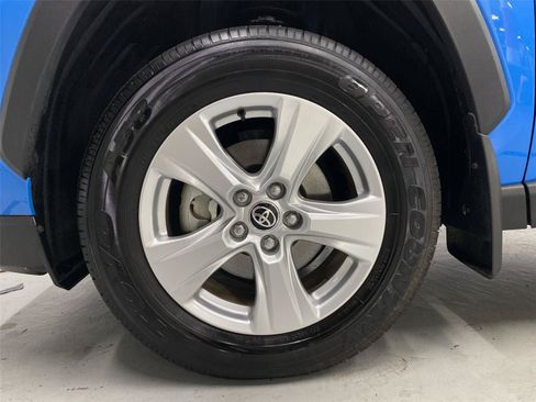 Used 2020 Toyota RAV4 XLE w/ XLE Grade Weather Package AWD/4WD image 22