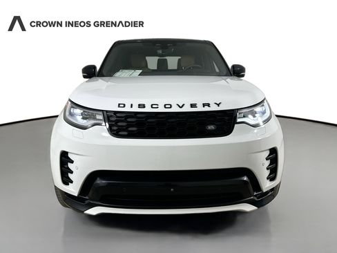 Used 2024 Land Rover Discovery Dynamic SE AWD/4WD image 2