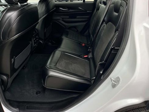 Used 2024 Jeep Grand Cherokee Altitude image 7