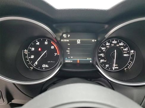 Used 2023 Alfa Romeo Stelvio Ti image 17