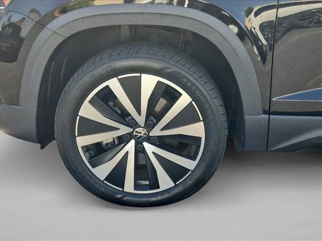 Used 2023 Volkswagen Taos SE FWD image 14