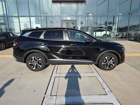 Used 2025 Kia Sportage EX image 3