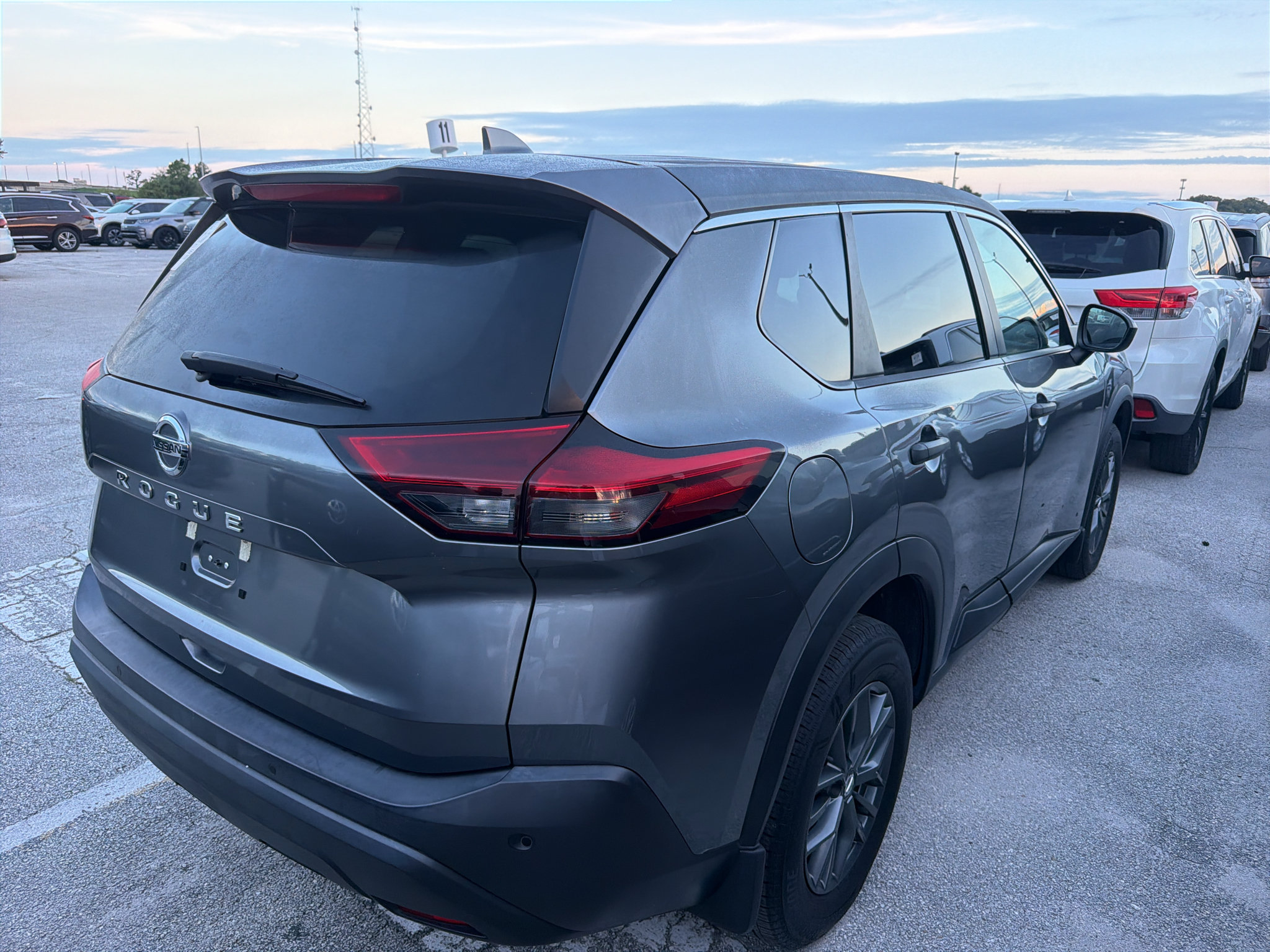 Used 2021 Nissan Rogue S FWD image 3