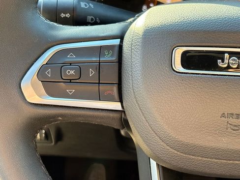 Used 2025 Jeep Compass Latitude w/ Altitude Special Edition image 18