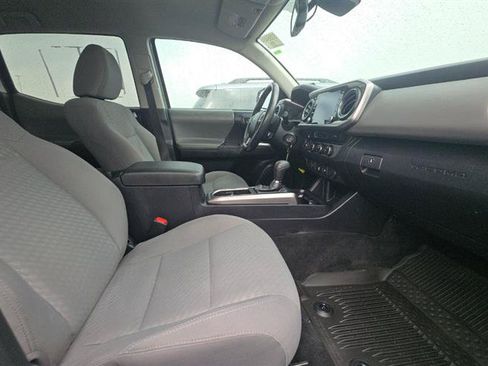 Used 2021 Toyota Tacoma SR5 AWD/4WD image 7