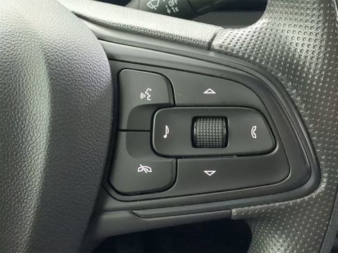 Used 2025 Buick Envista Preferred w/ Advanced Safety Package image 23