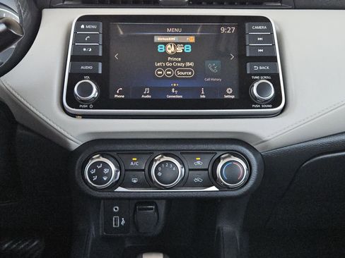 Used 2021 Nissan Versa SV image 11