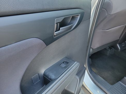 Used 2024 Toyota Highlander LE image 13