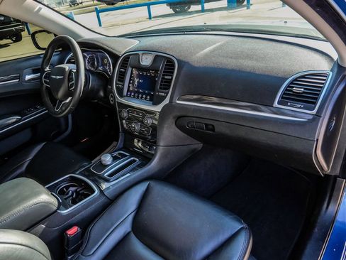 Used 2022 Chrysler 300 Touring L image 14