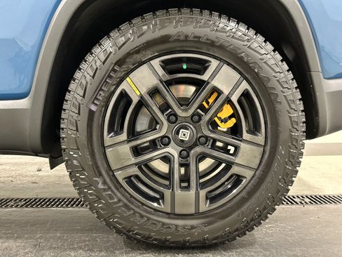 Used 2023 Rivian R1S Adventure AWD/4WD image 10