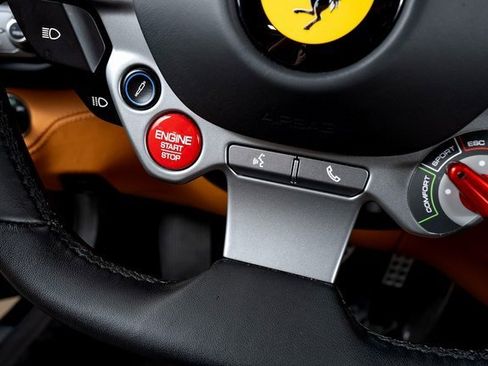 Used 2019 Ferrari Portofino image 39
