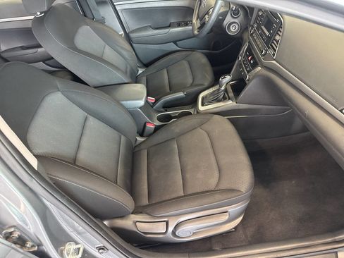 Used 2018 Hyundai Elantra SE image 18