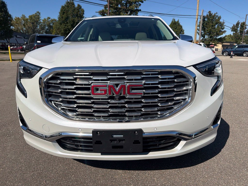 Used 2020 GMC Terrain Denali w/ Denali Premium Package AWD/4WD image 3