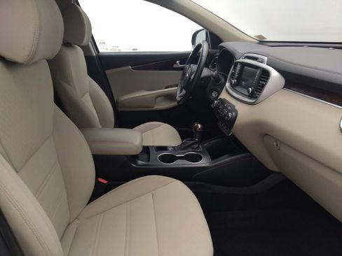 Used 2018 Kia Sorento FWD image 21