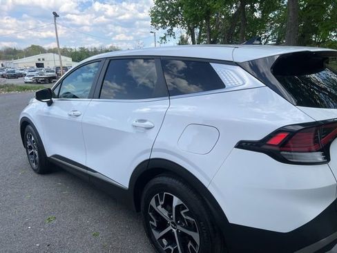 Used 2023 Kia Sportage EX FWD image 3