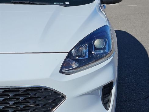 Used 2021 Ford Escape SE image 9