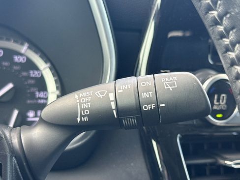 Used 2022 Toyota Highlander XLE AWD/4WD image 33