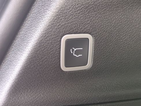 New 2026 Chrysler Pacifica Limited image 14