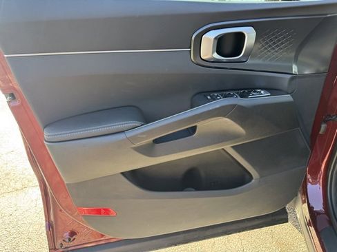 Certified 2025 Kia Sorento LX image 18