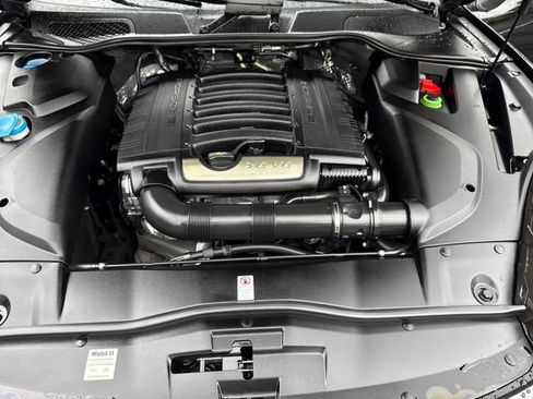 Used 2017 Porsche Cayenne Platinum Edition AWD/4WD image 22