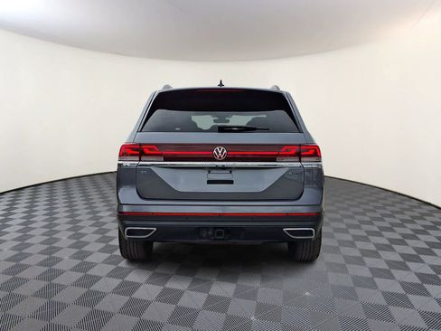 Used 2025 Volkswagen Atlas SE image 6