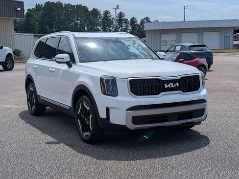 Used 2023 Kia Telluride EX w/ EX Captain's Chair Package FWD image 3