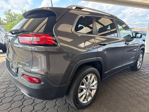 Used 2017 Jeep Cherokee Limited AWD/4WD image 6