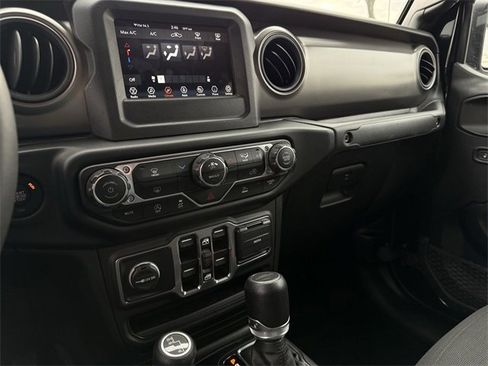 Used 2023 Jeep Gladiator Sport image 14