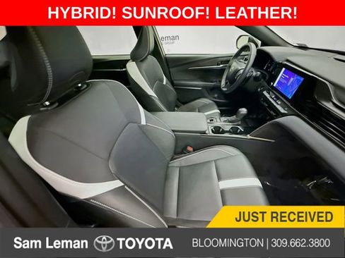 Used 2025 Toyota Camry SE image 28