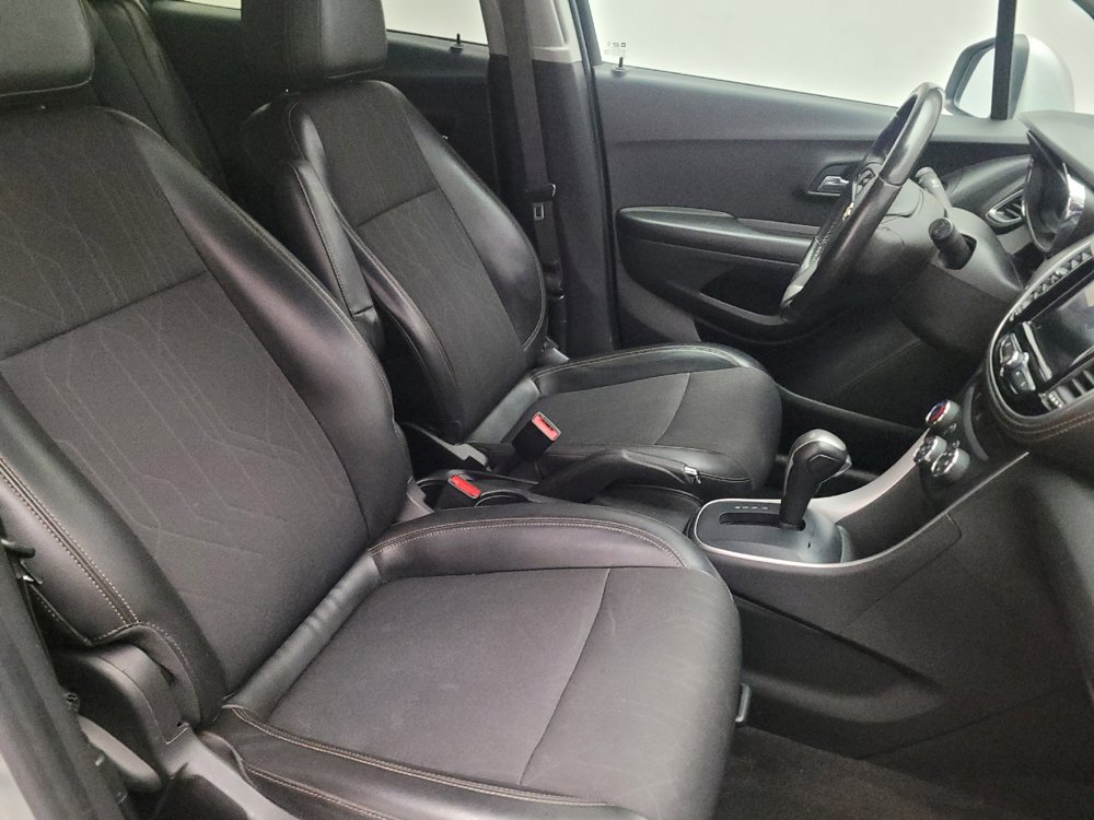 Used 2022 Chevrolet Trax LT w/ LT Convenience Package AWD/4WD image 21