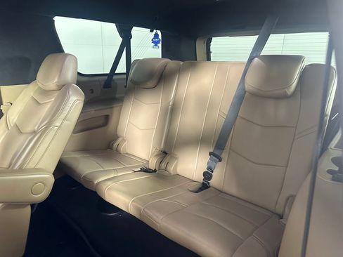 Used 2018 Cadillac Escalade ESV Platinum AWD/4WD image 28