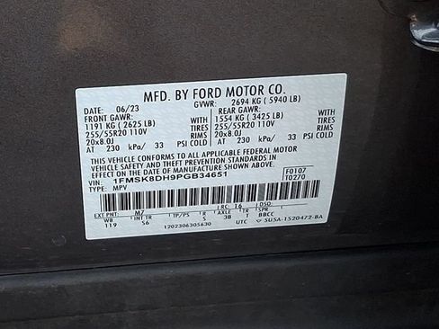 Used 2023 Ford Explorer XLT w/ Equipment Group 202A AWD/4WD image 33