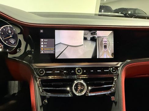 Used 2024 Bentley Flying Spur V8 AWD/4WD image 44