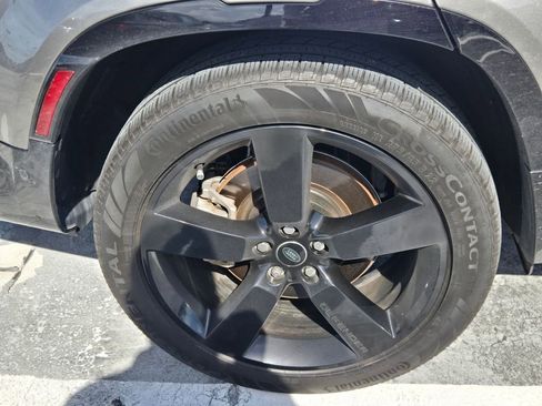 Used 2024 Land Rover Defender 130 X-Dynamic SE image 5