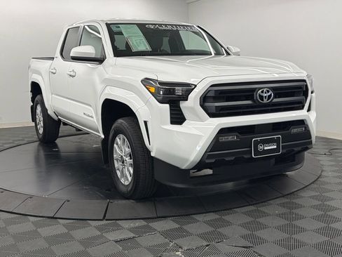 Certified 2026 Toyota Tacoma SR5 AWD/4WD image 8