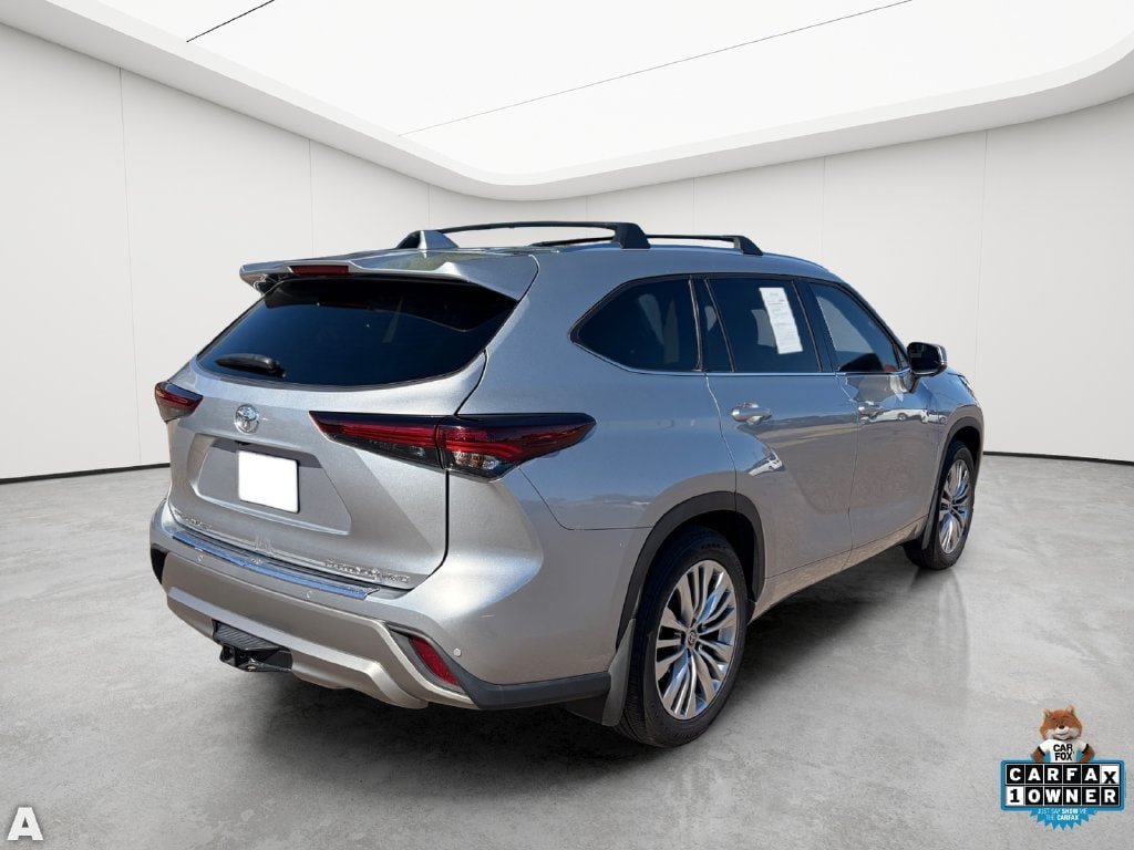 Used 2025 Toyota Highlander Platinum AWD/4WD image 6
